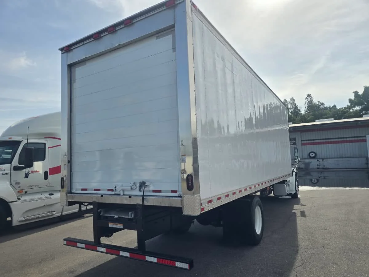 2019 Freightliner M2 106 in Tampa, FL — photo 6