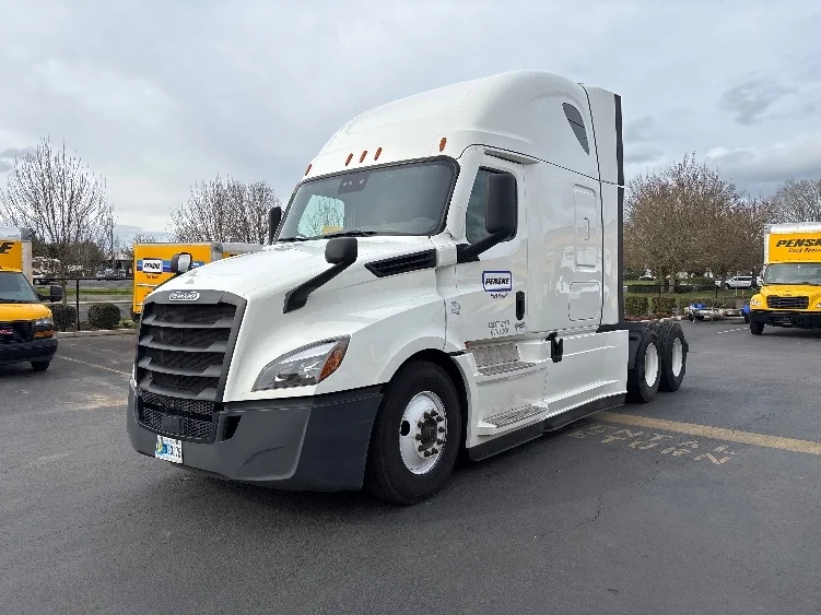2020 Freightliner Cascadia in Jacksonville, FL — photo 3