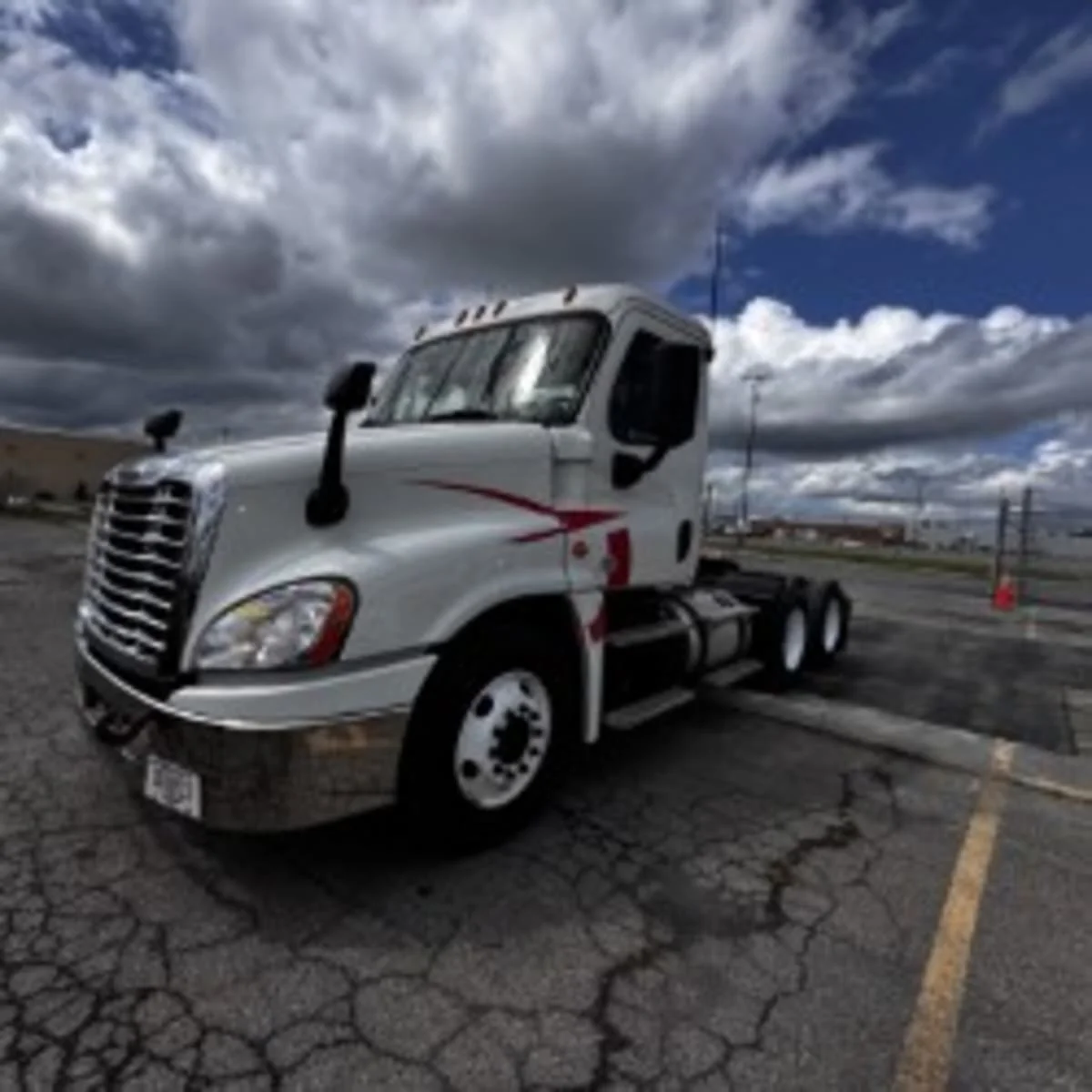 2018 Freightliner Cascadia in Syracuse, NY — photo 3