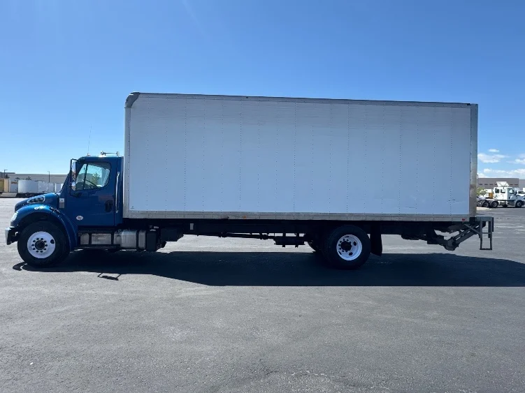 2021 Freightliner eM2 in Denver, CO — photo 4