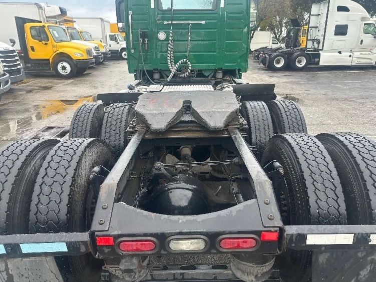 2019 Volvo VNL 300 - image 6