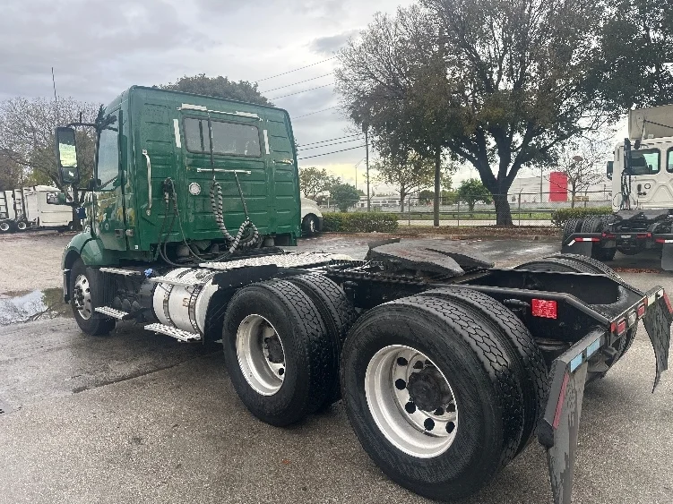 2019 Volvo VNL 300 - image 5