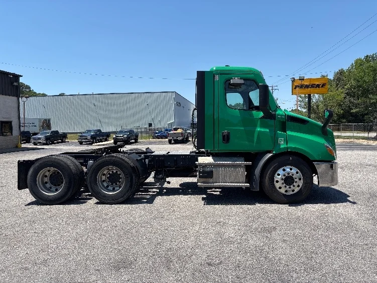 2022 Freightliner Cascadia in Comstock Park, MI — photo 8