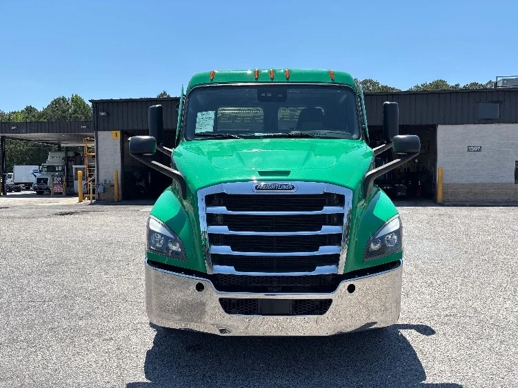 2022 Freightliner Cascadia in Comstock Park, MI — photo 2
