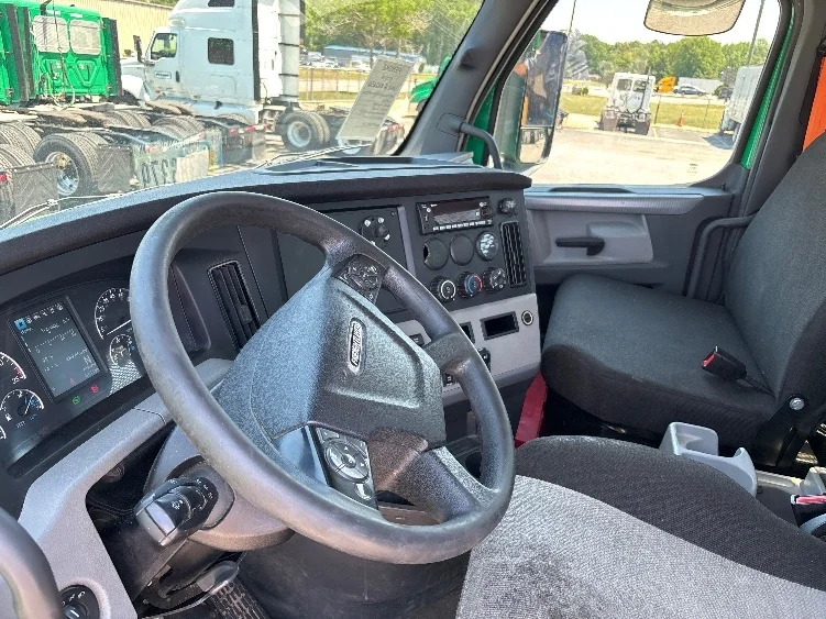 2022 Freightliner Cascadia in Comstock Park, MI — photo 10