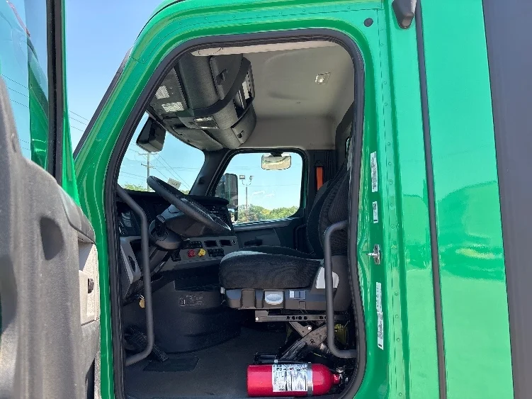 2022 Freightliner Cascadia in Comstock Park, MI — photo 9