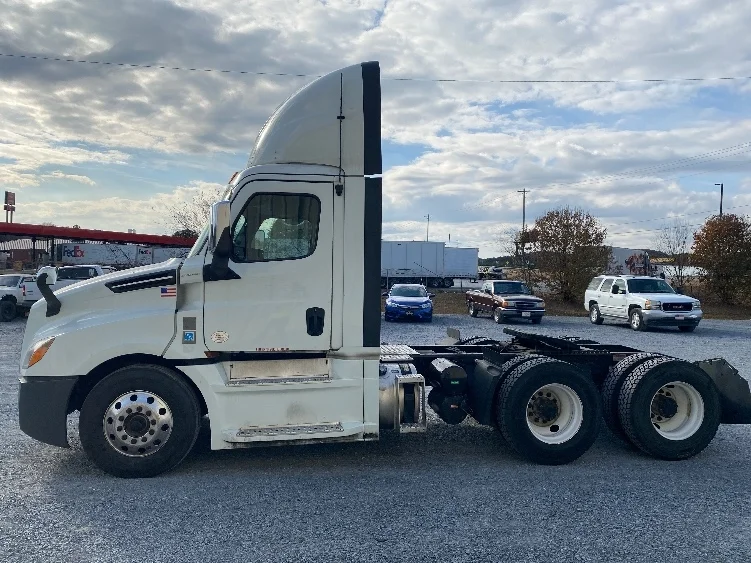 2020 Freightliner Cascadia - image 4
