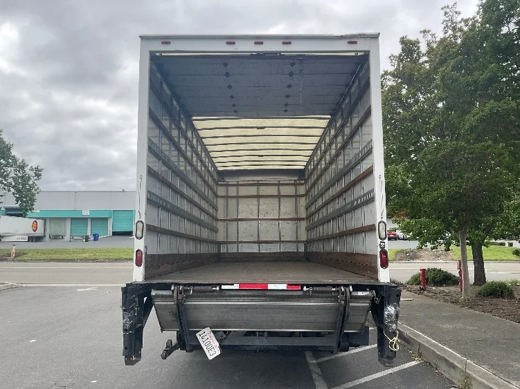 2014 International 4300 - image 8