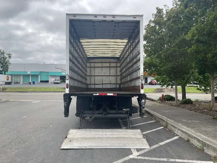 2014 International 4300 - image 9