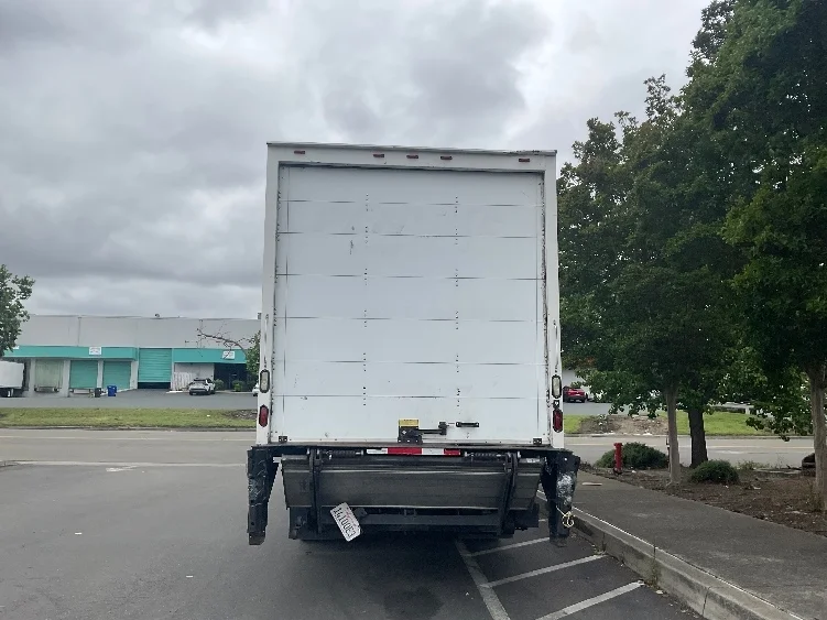 2014 International 4300 - image 7