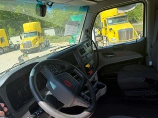 2023 Peterbilt 579 - image 6