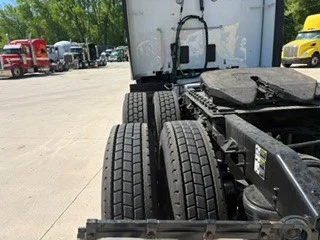 2023 Peterbilt 579 - image 5