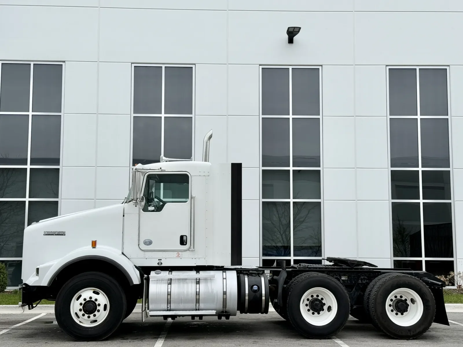2015 Kenworth T800 - image 4