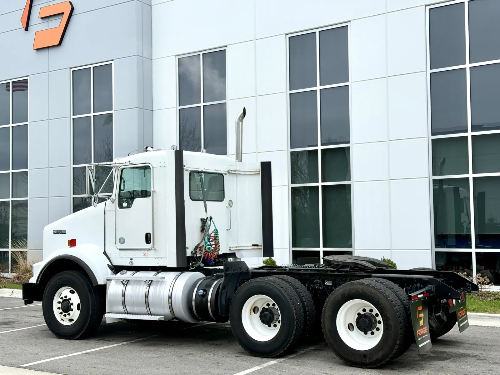 2015 Kenworth T800 - image 6