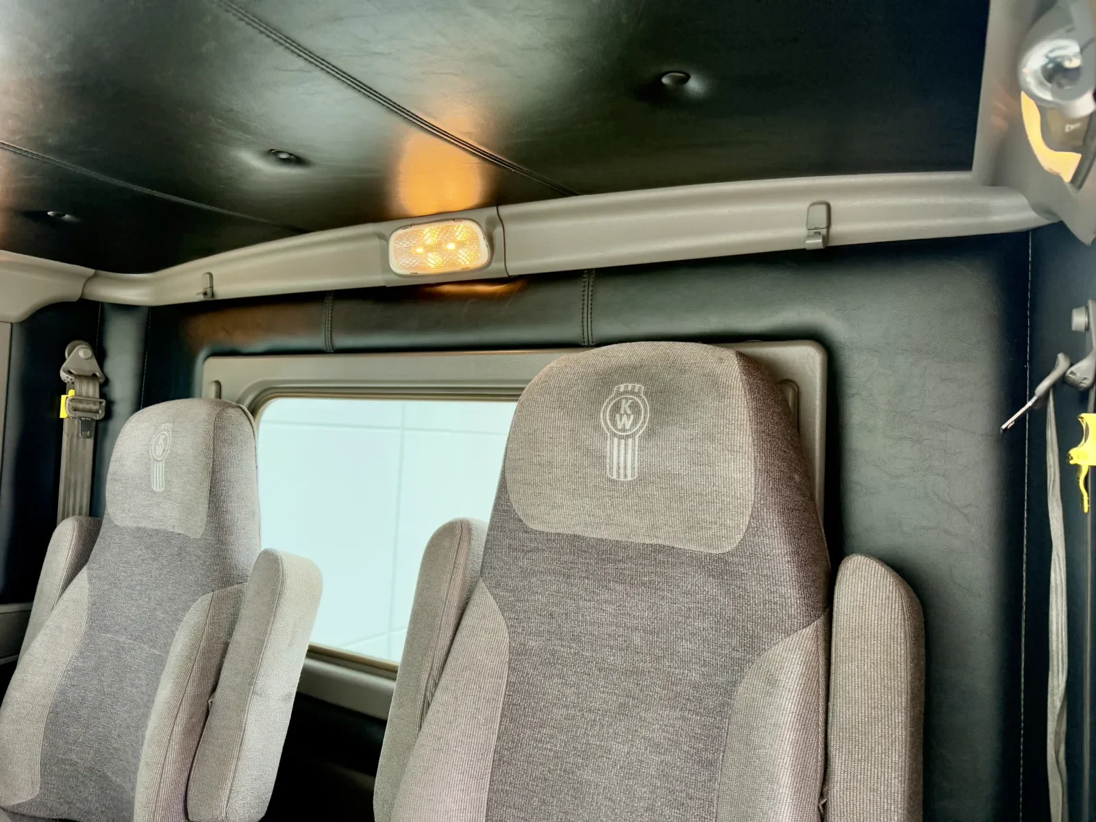 2015 Kenworth T800 - image 20