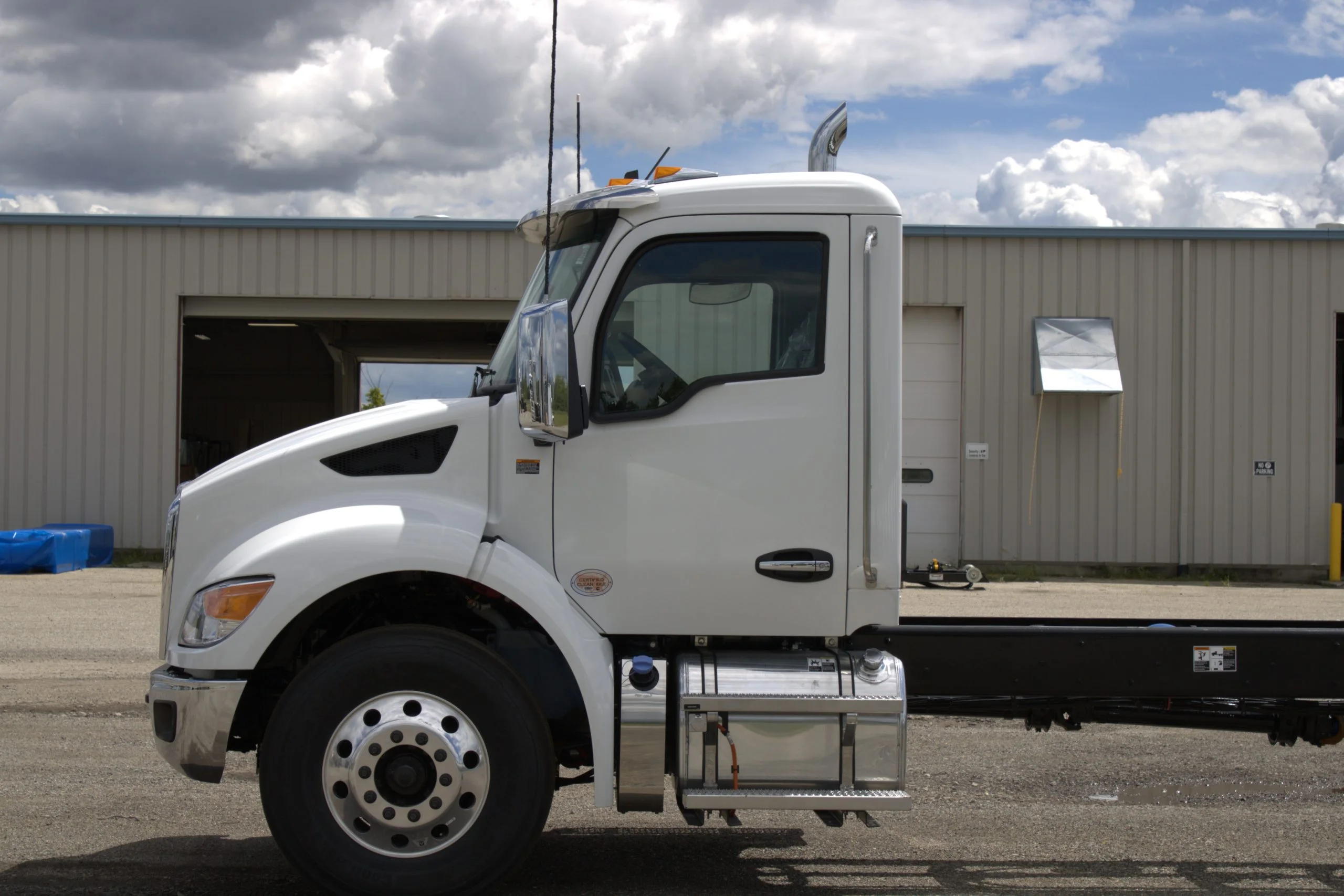 2027 Kenworth T280 — photo 4