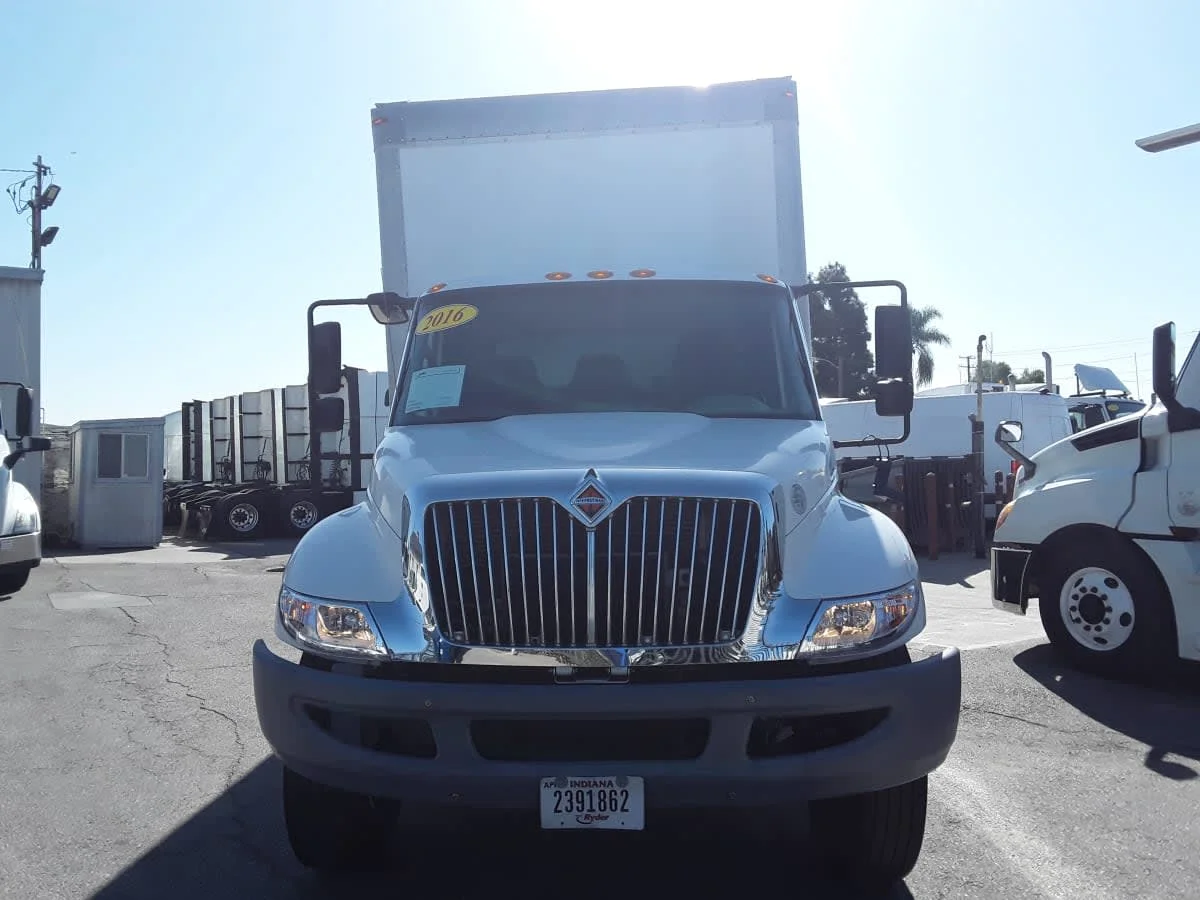 2016 International 4300 - image 2