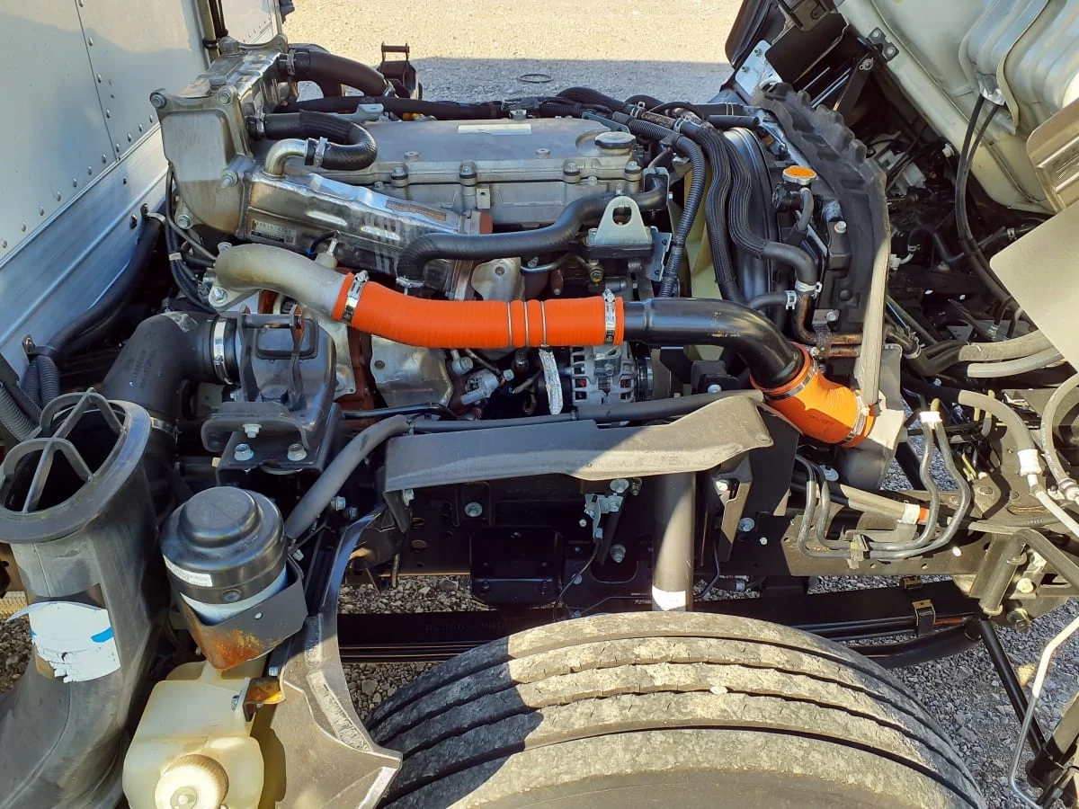 2016 Isuzu NPR - image 11