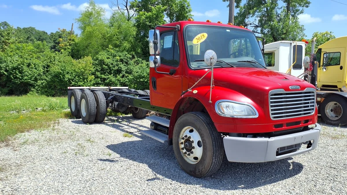 2018 Freightliner M2 106 in West Chester, OH — photo 3