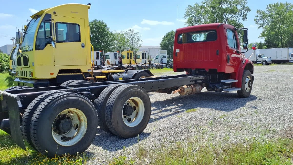 2018 Freightliner M2 106 in West Chester, OH — photo 4