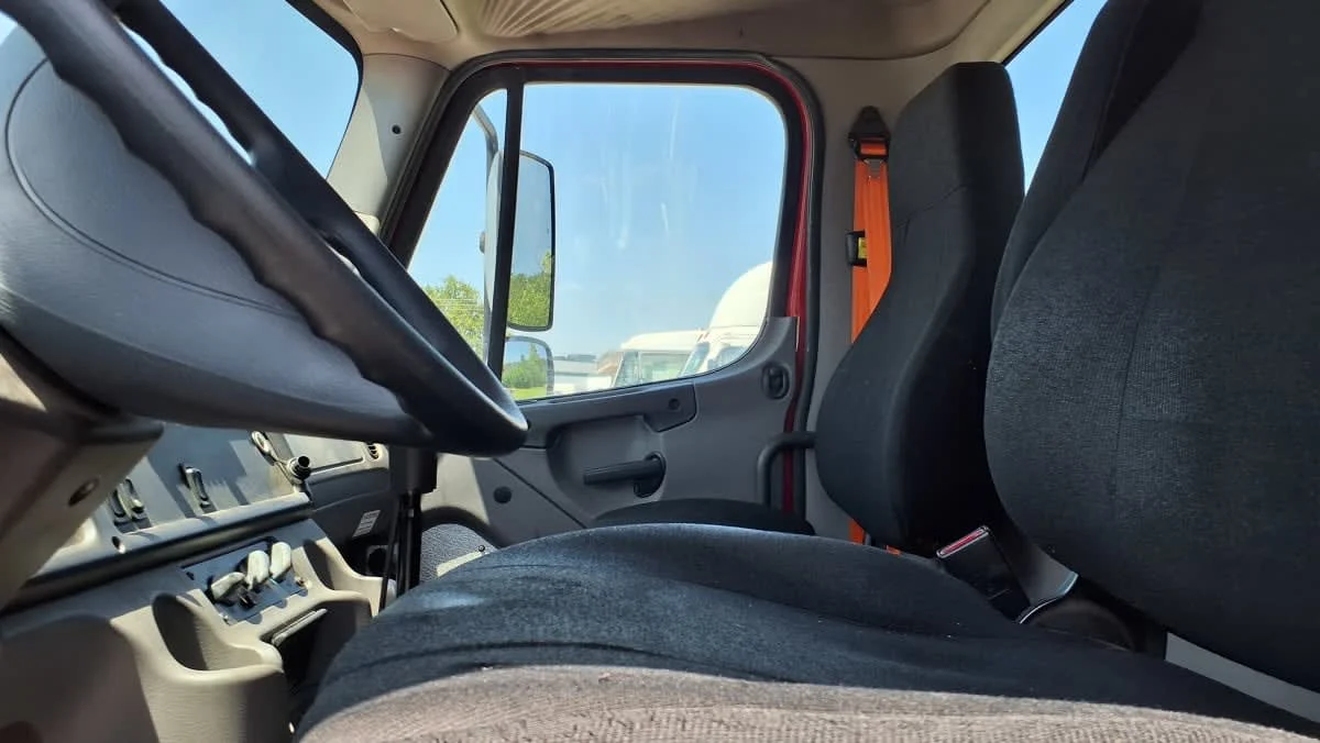 2018 Freightliner M2 106 in West Chester, OH — photo 7