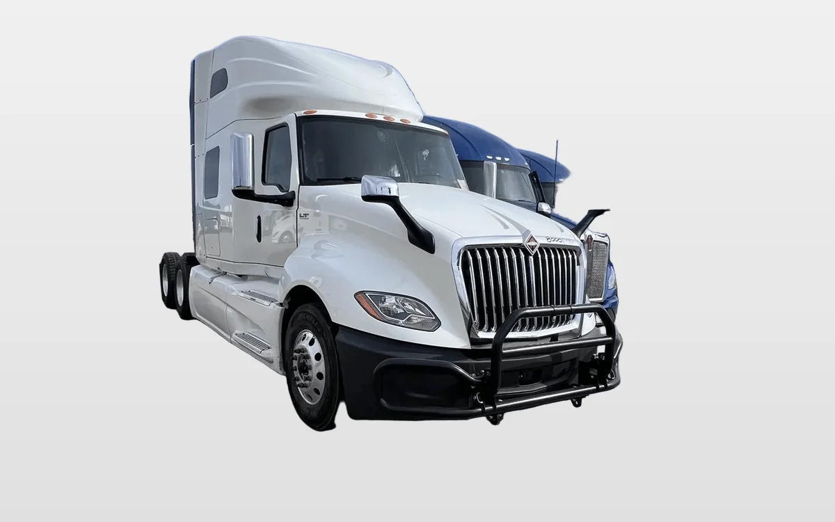 2022 International LT - image 1