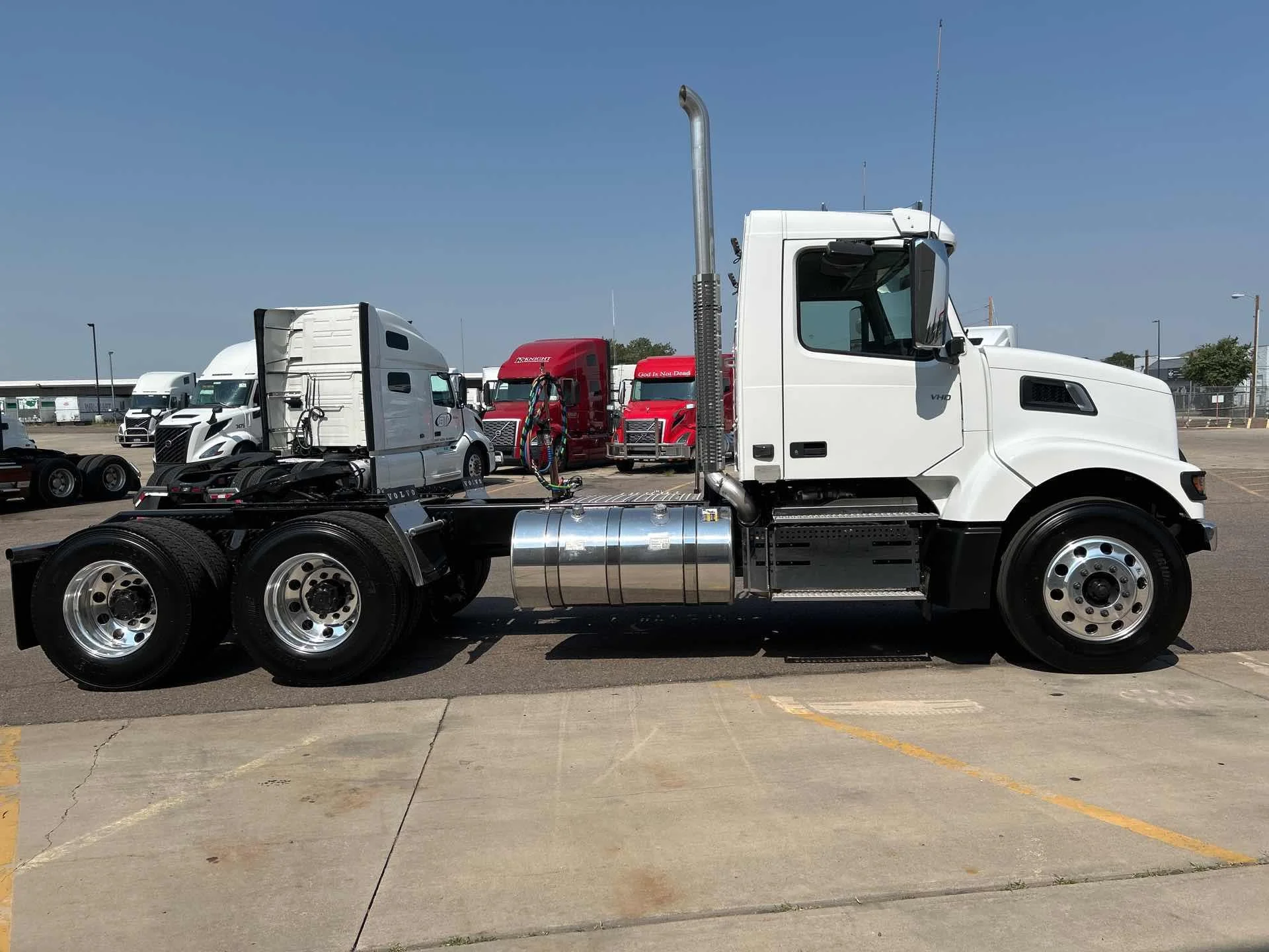 2027 Volvo in Commerce City, CO — photo 6