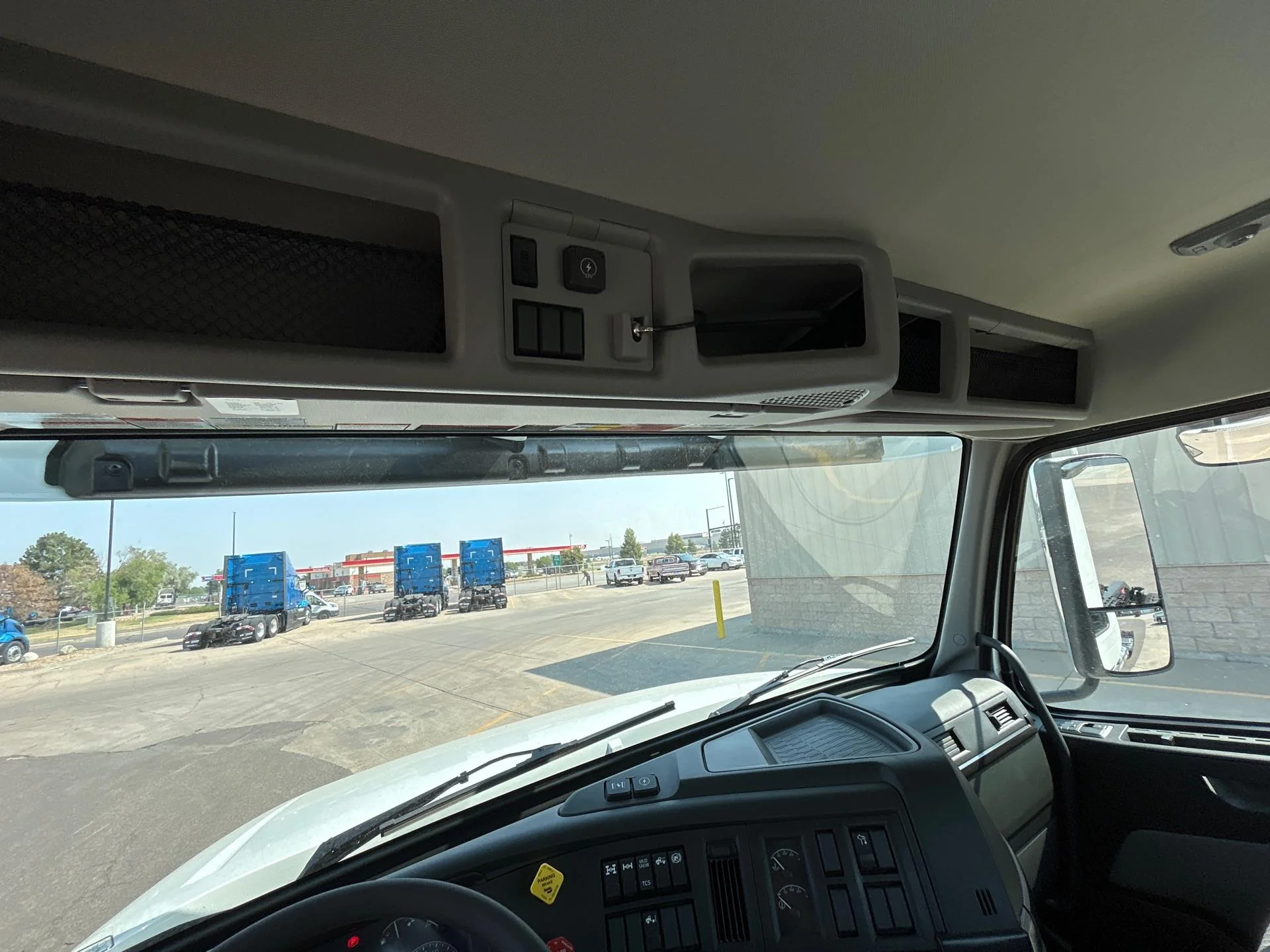 2027 Volvo in Commerce City, CO — photo 17
