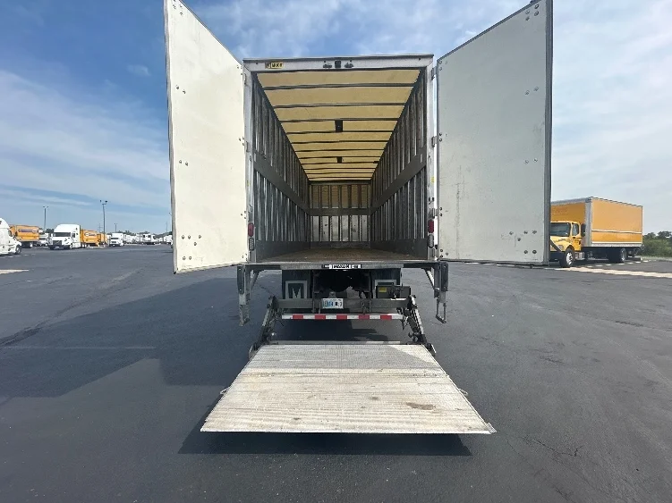 2022 Freightliner eM2 in Columbus, OH — photo 9