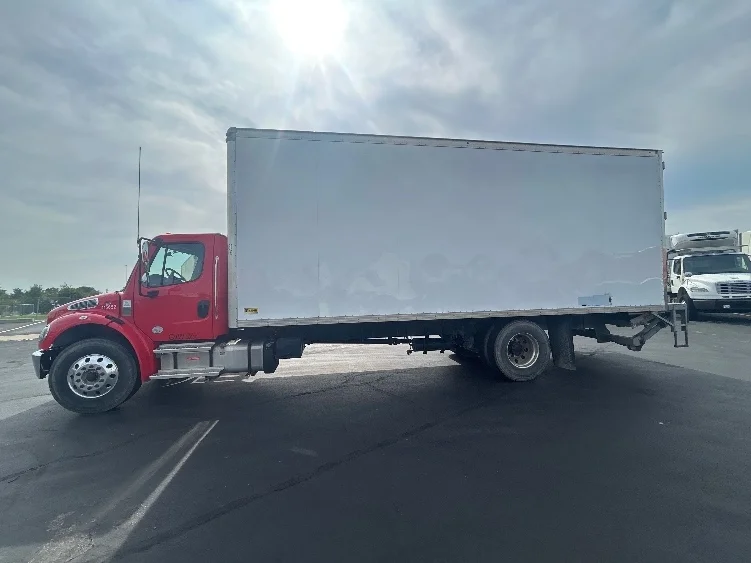 2022 Freightliner eM2 in Columbus, OH — photo 4
