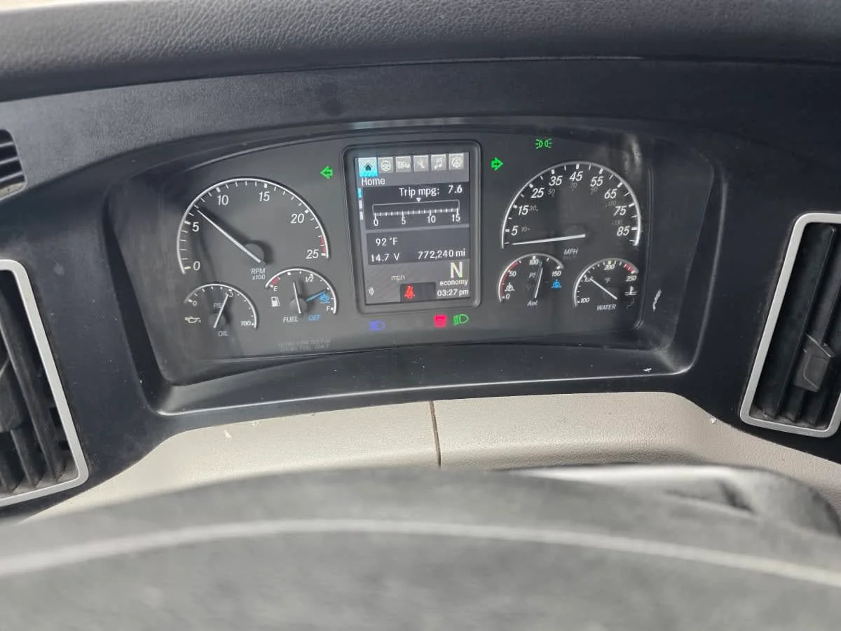2023 Freightliner Cascadia in Bensalem, PA — photo 13