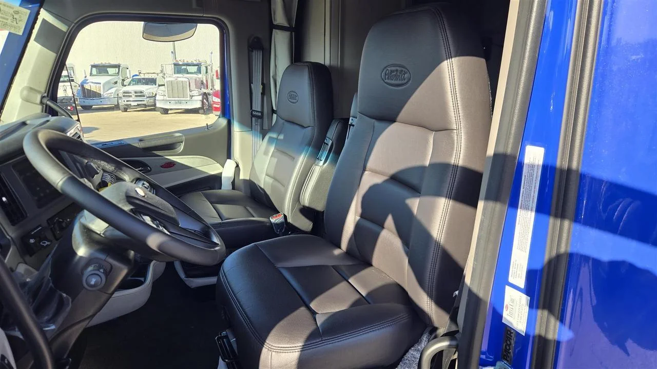 2027 Peterbilt 579 - image 7