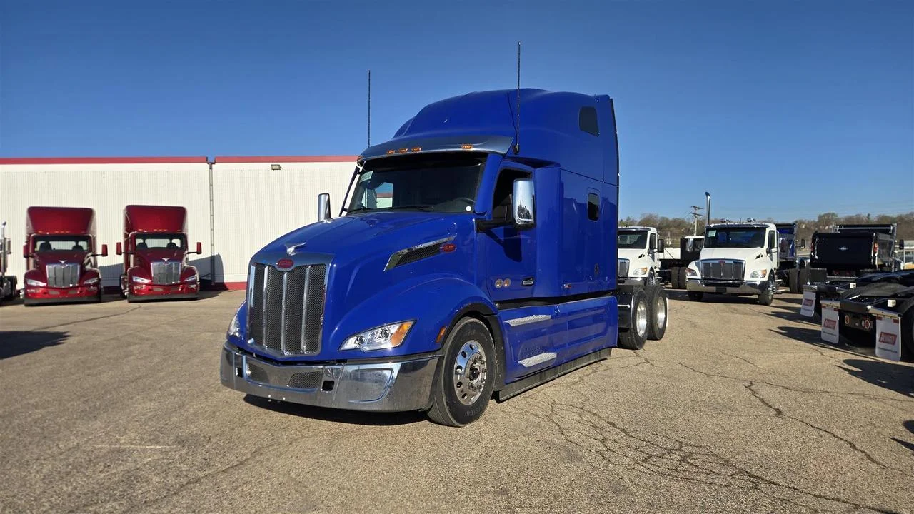2027 Peterbilt 579 - image 12