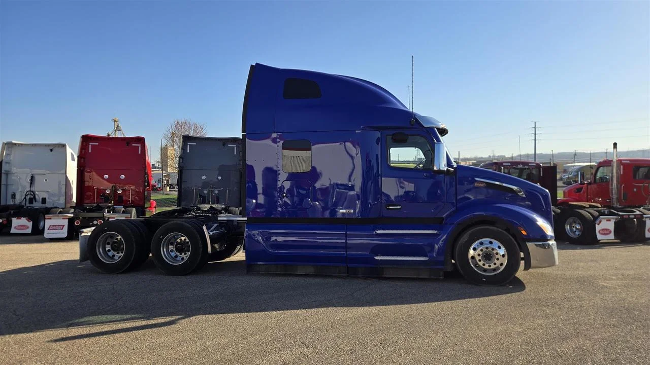 2027 Peterbilt 579 - image 4