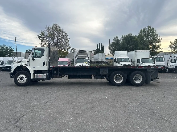 2019 Freightliner M2 106 - image 4