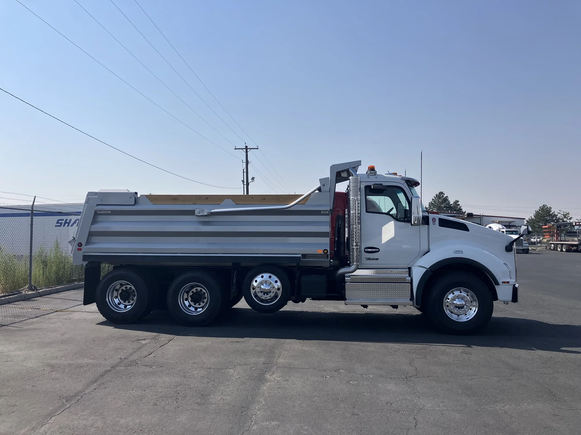 2027 Kenworth T880