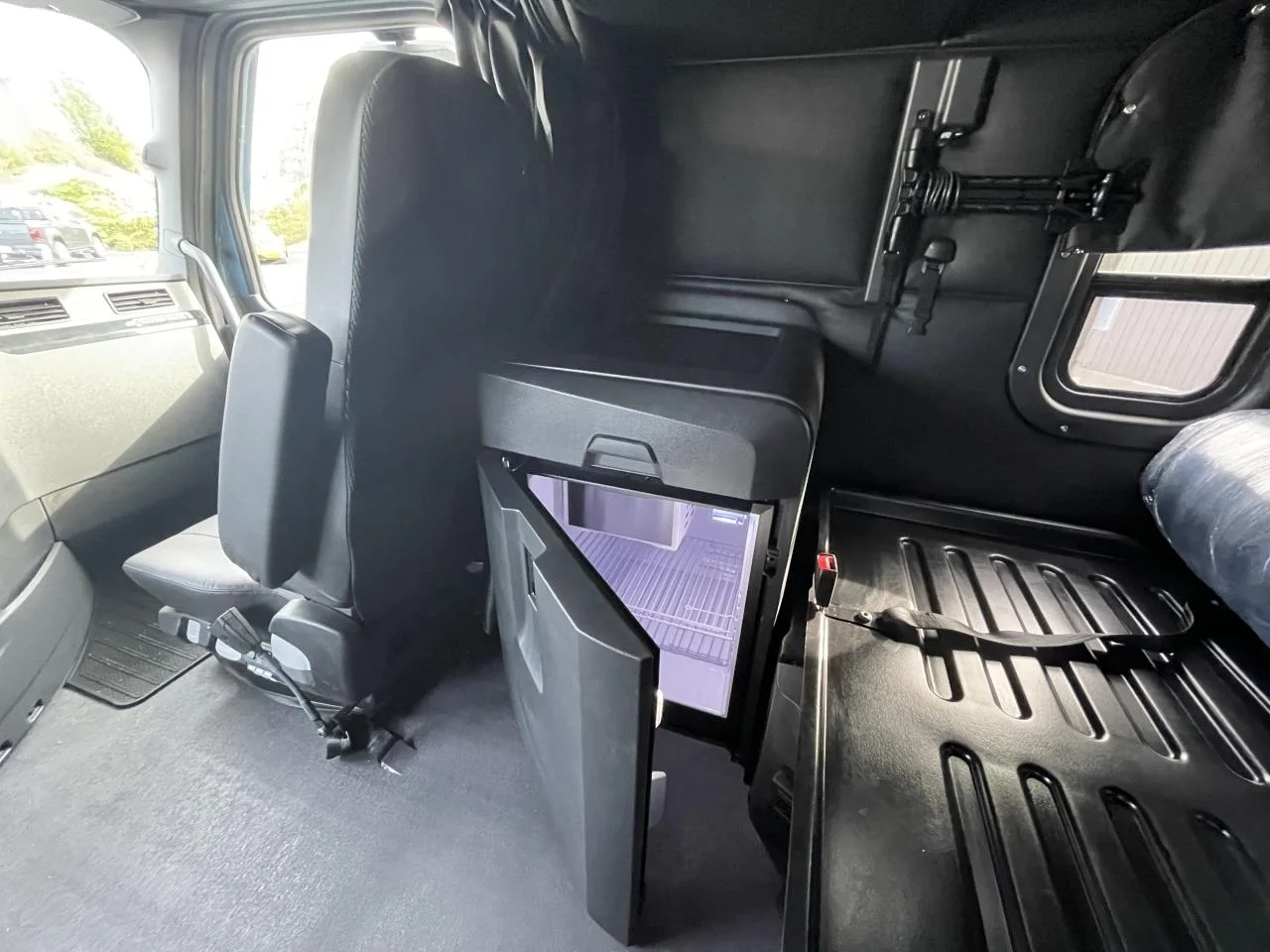 2026 Freightliner Cascadia - image 9