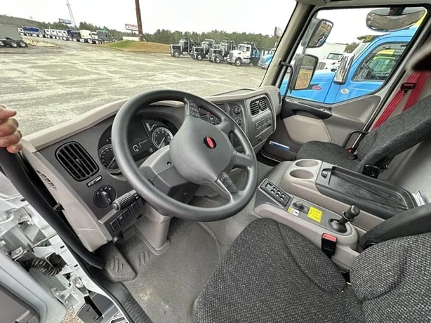 2025 Peterbilt 220EV in GA — photo 4