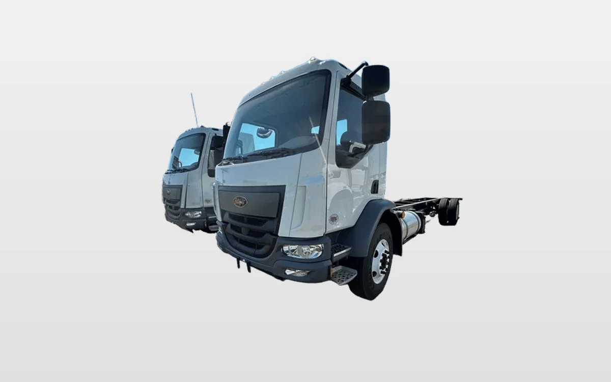 2025 Peterbilt 220EV - image 1