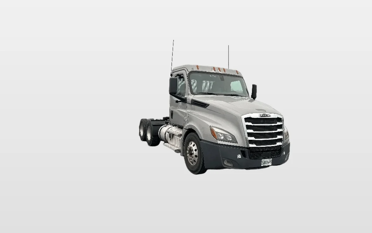 2020 Freightliner Cascadia - image 1