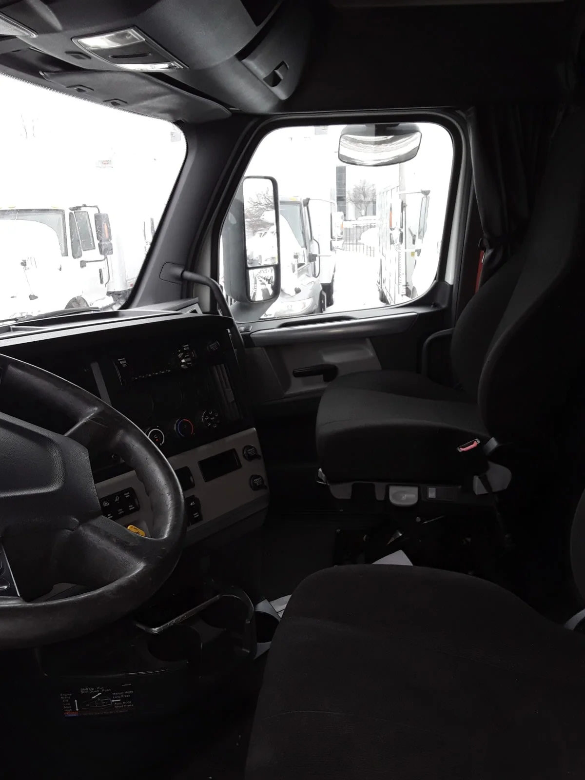 2020 Freightliner Cascadia - image 7