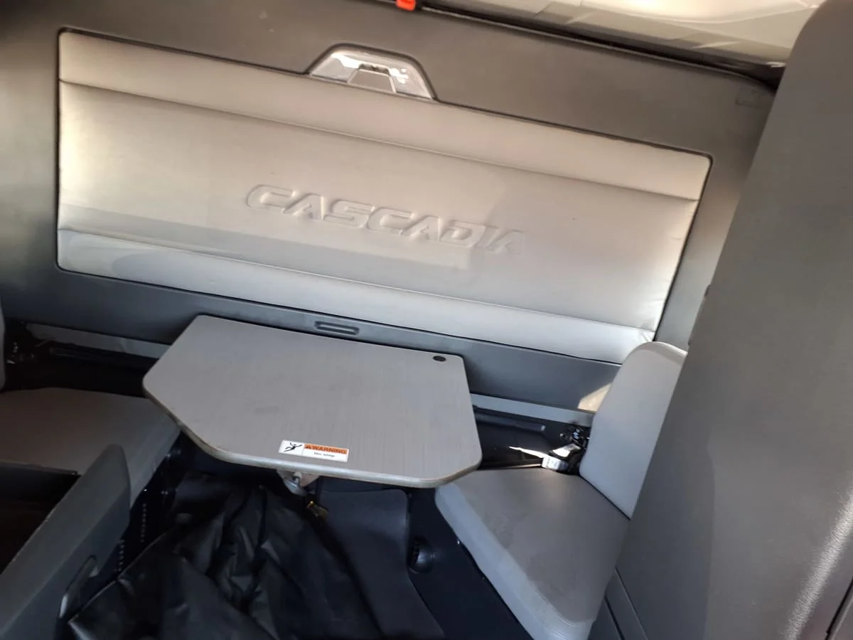 2019 Freightliner Cascadia - image 8