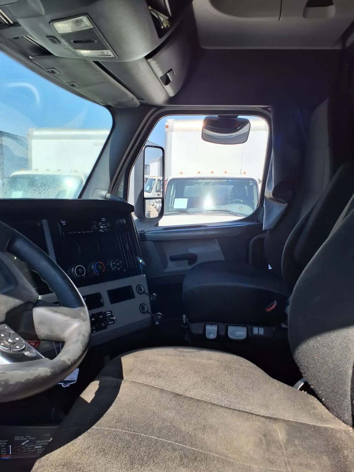 2019 Freightliner Cascadia - image 7