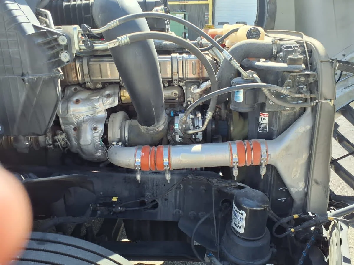 2019 Freightliner Cascadia - image 10