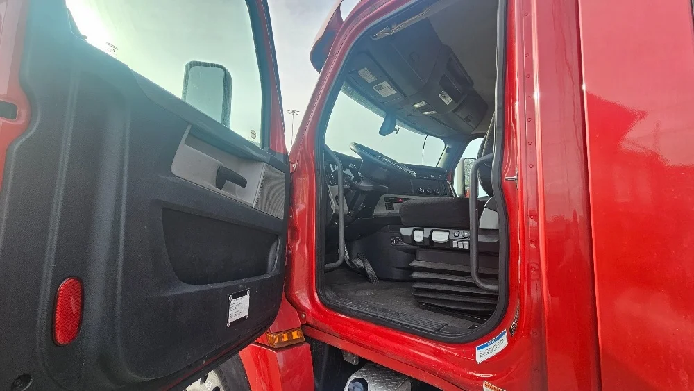 2019 Freightliner Cascadia in Edison, NJ — photo 9
