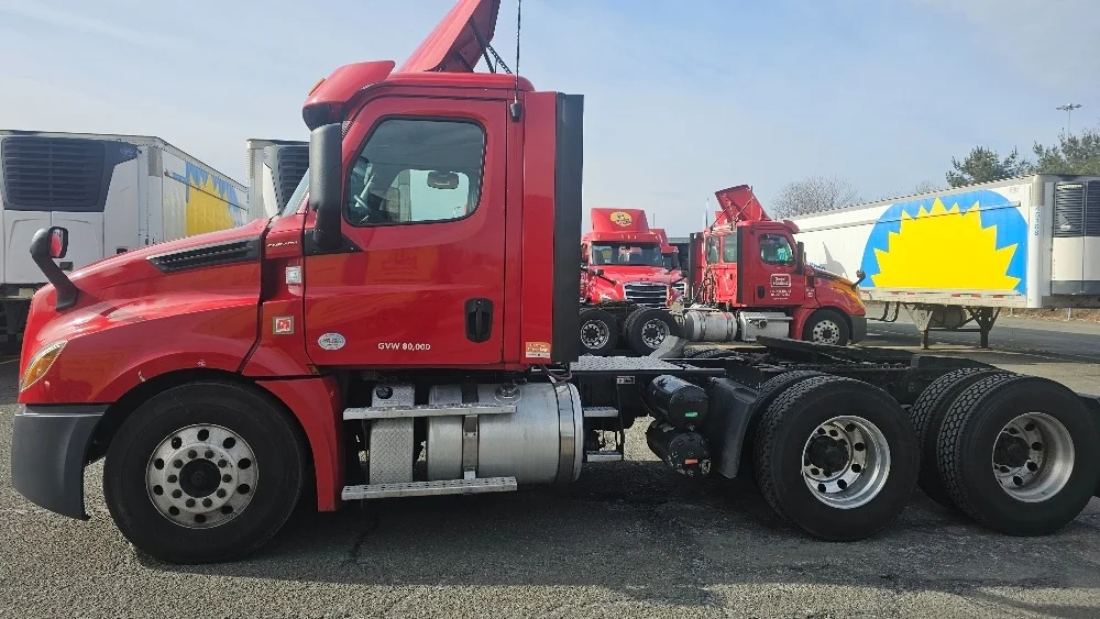 2019 Freightliner Cascadia in Edison, NJ — photo 4