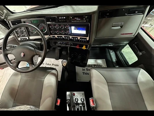 2027 Kenworth W900 in Kansas City, MO — photo 2