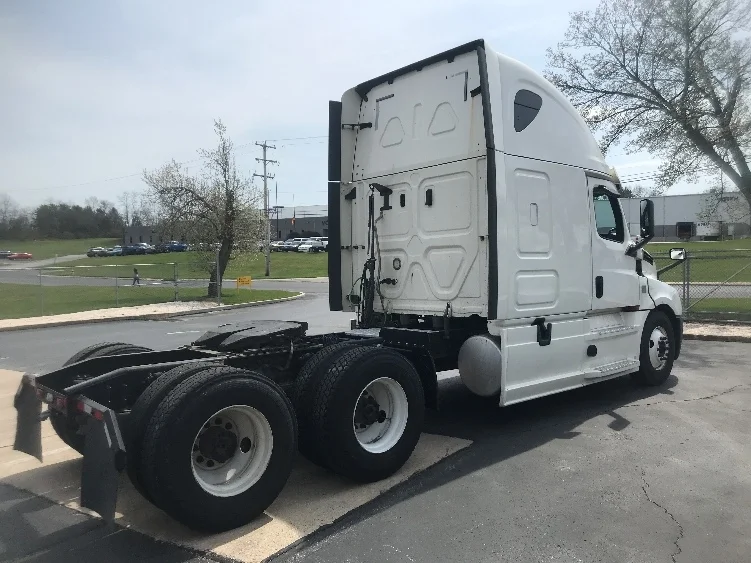 2020 Freightliner Cascadia - image 7