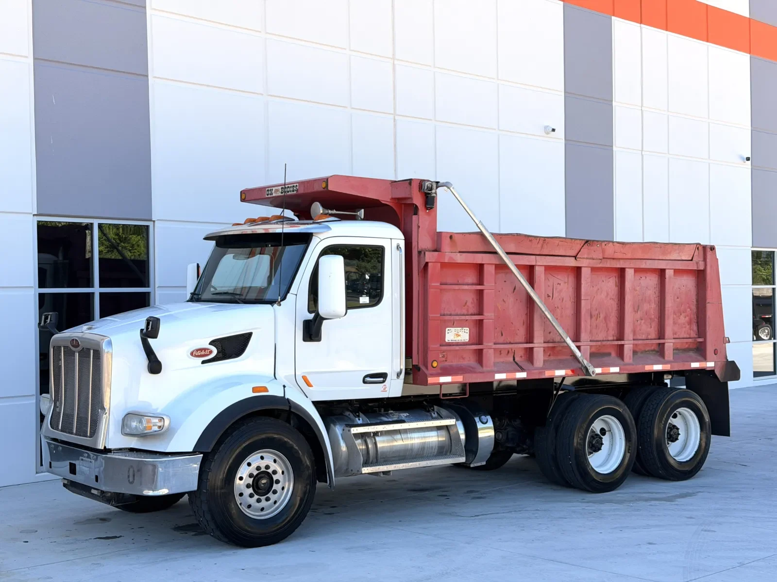 2016 Peterbilt 567 - image 3