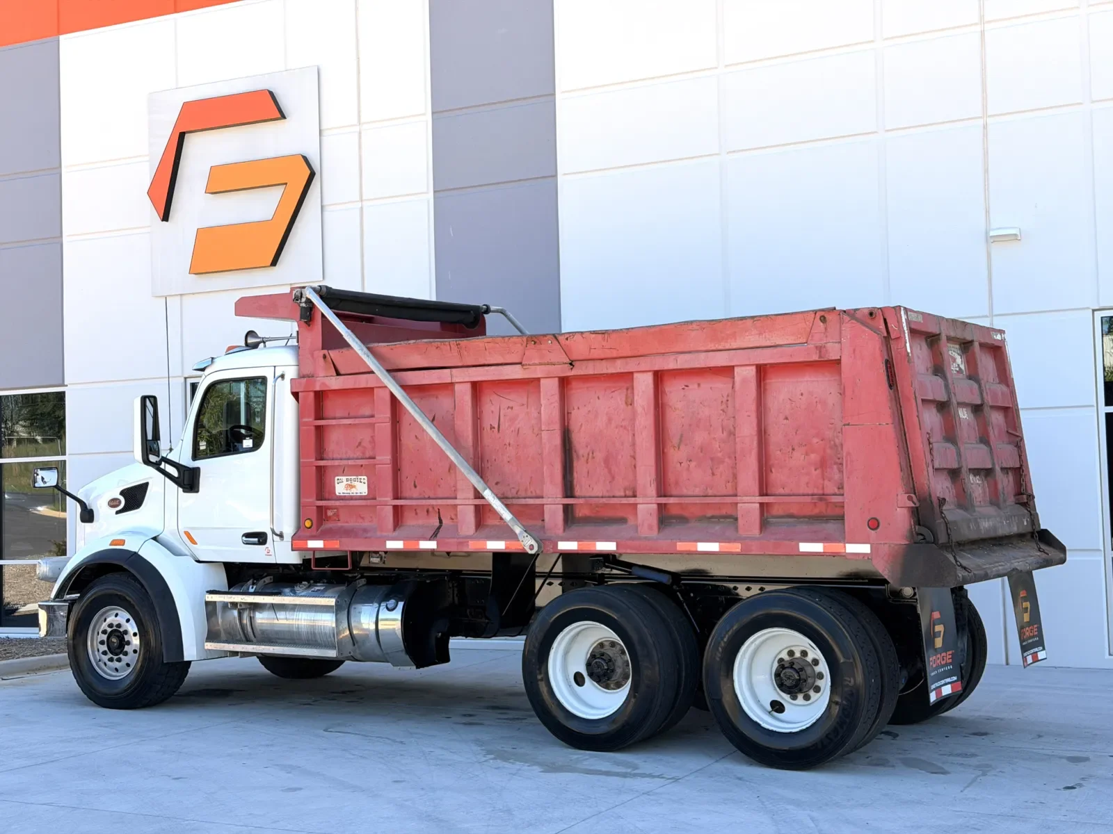 2016 Peterbilt 567 - image 7